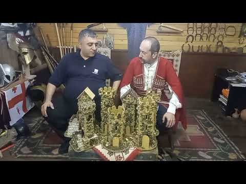 მუზეუმს ბატონმა მამუკა ჩარგეიშვილმა აჩუქა კოშკები რომელსაც თვითონ ამზადებს